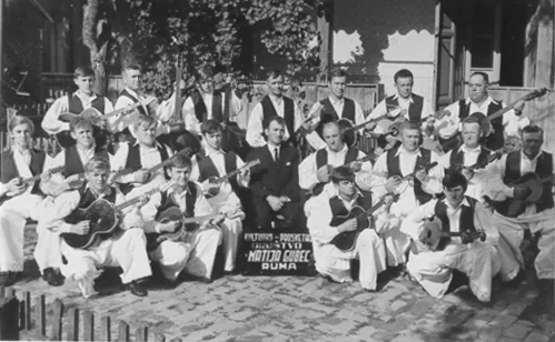Tamburaški orkestar 1968. godine. S leva na desno čuče: Miroslav Benćićć, Tomislav Gajger, Marko Grubišić i Šućin Đorđe. Drugu red: Josip Jurca, Antun Matešić, Željko Gajger, Zdenko Jurca, Petar Matešić dirigent, Đura Kun-Lala, Paja Rakoš, Andrija Gajger i Steva Rakoš. Treći red: Ivan Rakoš, Petar Matešić-Braca, Josip Kovač, Andrija Šikeždi, Ivan Pil, Đura Šikeždi i Miša Kun.