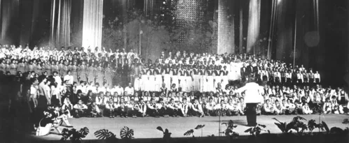 Hiljadu amatera Jugoslavije UNESKO-u. Rumski orkestri "Matija Gubec" i "Branko Radičević" na sceni "Sava centra" u Beogradu 24. 09. 1980. godine