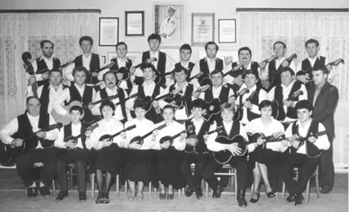 Tamburaški orkestar 1989. godine. Stoje gornji red: Z. Šulc, M. Mikulinac, I. Horvatić, A. Rakoš, M. Giner, H. Lanc, M. Rakoš, T. Gajger i A. Matešić. Srednji red: P. Rakoš, M. Benčić, A. Matešić, Z. Volarić, M. Grubišić, I. Rakoš, J. Rakoš, Đ. Šikeždi i B. Bogičević dirigent. Sede: M. Kun, D. Marković, L. Šikeždi, M. Rakoš, A. Majstorović, S. Jockov, D. Lanc, D. Šikeždi i N. Markus.
