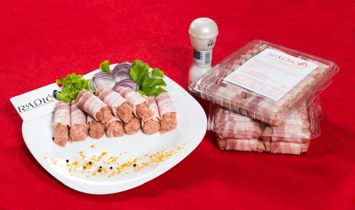 Pileće meso za roštilj u slanini — ćevap